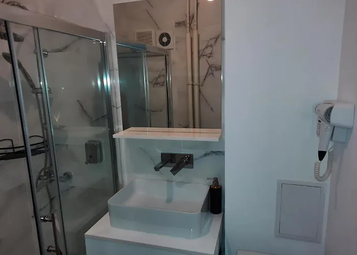 Luxury Center - Garofita Romana