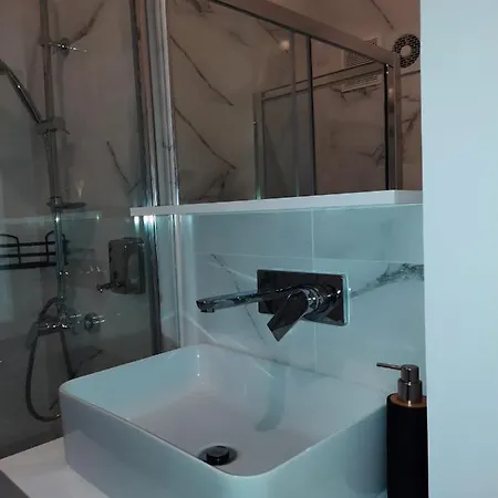 Luxury Center - Garofita Romana * Bükreş