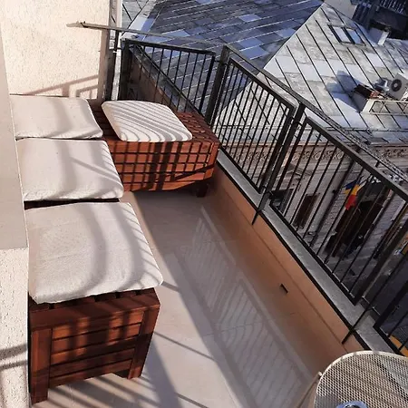 Luxury Center - Garofita Romana *