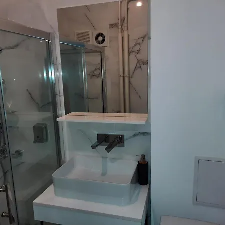 Luxury Center - Garofita Romana