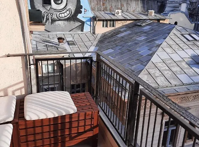 Luxury Center - Garofita Romana *