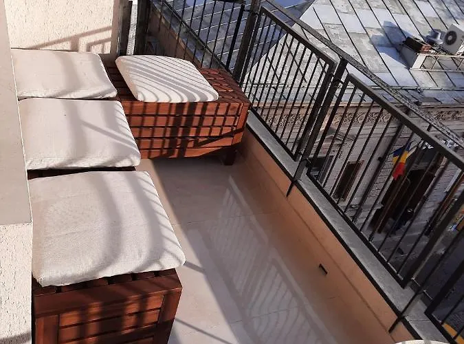 Luxury Center - Garofita Romana *